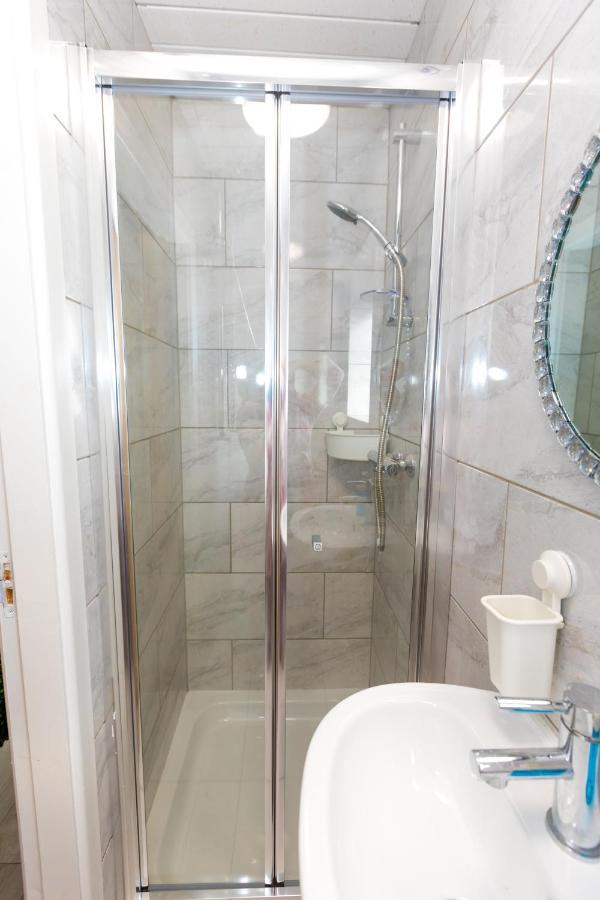 Comfortable Stay In Shirley, Solihull - Room 3 Εξωτερικό φωτογραφία